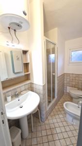 Ένα μπάνιο στο Dòmo a Palàttu casa vista mare a Porto Rotondo +43 φωτογραφίες