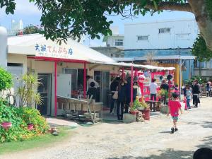 Гости 奥武岛上能看见海的新建一户建 奥武壹号A棟 走到海滩只有2分钟 walk to seaside only 2 minutes