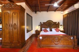 Postel nebo postele na pokoji v ubytování Heaven Inn Munnar