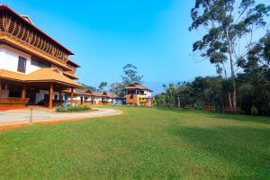 a large yard in front of a building at Heaven Inn Munnar in Munnar