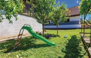 Herní místnost nebo prostor pro děti v ubytování Pet Friendly Home In Severin Na Kupi