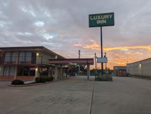 a empty parking lot in front of a library inn at Luxury inn in Mustang