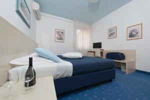 Postel nebo postele na pokoji v ubytování Hotel Erika + 37 fotografií
