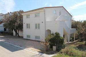 a white house with stairs on the side of it at Apartments Sugar in Mandre