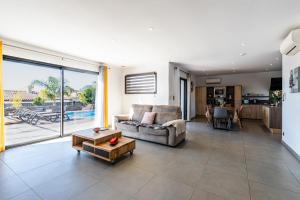 Posedenie v ubytovaní Afa, proche d Ajaccio, Magnifique Villa 4 pers avec Piscine privée et vue montagne
