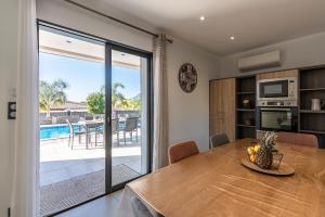 Bazén v ubytovaní Afa, proche d Ajaccio, Magnifique Villa 4 pers avec Piscine privée et vue montagne alebo v jeho blízkosti