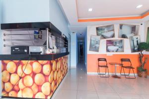 Predvorje ili recepcija u objektu Super OYO 90296 Red Orange Hotel Port Klang