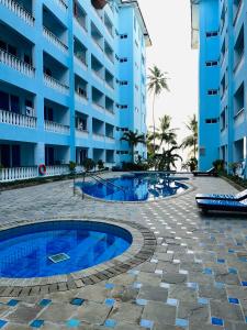Bazén v ubytování Cowrie Shell Beach Apartments Official nebo v jeho okolí