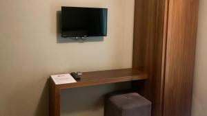A television and/or entertainment centre at Reikartz 2017
