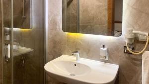 A bathroom at Reikartz 2017