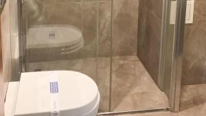 A bathroom at Reikartz 2017
