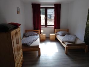 Postel nebo postele na pokoji v ubytování White Hawk - Vila Sokolík