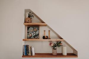 a shelf under the stairs with books at View Street Studios - Tallerack in Albany