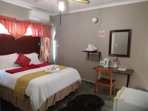 เตียงในห้องที่ Ledoba Bed & Breakfast