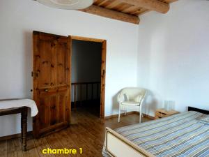 Posteľ alebo postele v izbe v ubytovaní Maison de charme en campagne à Arlempdes avec jardin