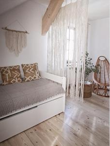 Posteľ alebo postele v izbe v ubytovaní FORMA Apartament Supraśl
