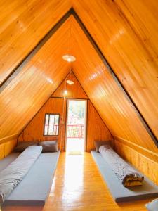 Postel nebo postele na pokoji v ubytování Homestay Cối Xay Gió Hà Giang