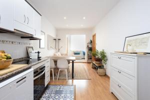 Virtuvė arba virtuvėlė apgyvendinimo įstaigoje Verde Apartment by Olala Homes