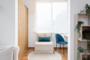 Ein Sitzbereich in der Unterkunft Verde Apartment by Olala Homes