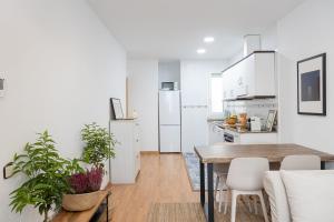 Una cocina o cocineta en Verde Apartment by Olala Homes