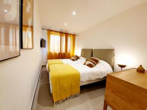 Ліжко або ліжка в номері Grand Appartement de Standing avec Terrasse Vue Port au Centre de Vannes