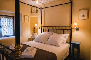 Postel nebo postele na pokoji v ubytování Rustic Rose - Private Premium house