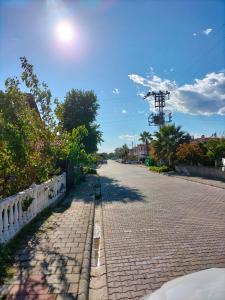 een geplaveide straat met de zon in de lucht bij Fethiye,Annual rental villa 700 meters from the sea in Fethiye