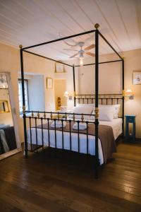 Postel nebo postele na pokoji v ubytování Rustic Rose - Private Premium house