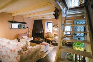 TV a/nebo společenská místnost v ubytování Rustic Rose - Private Premium house
