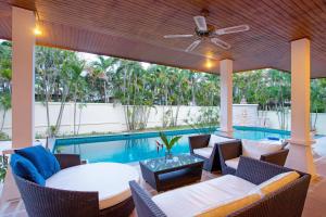 Fotografie z fotogalerie ubytování Beautiful Thai 4BR Pool Villa Fanny xxx v destinaci Rawai pláž