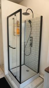 Kúpeľňa v ubytovaní Logement spacieux - Face à la gare et centre-ville