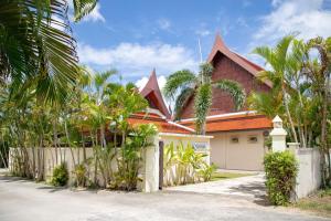 Fotografie z fotogalerie ubytování Beautiful Thai 4BR Pool Villa Fanny xxx v destinaci Rawai pláž