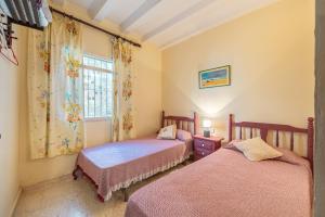 Katil atau katil-katil dalam bilik di Casa Rural La Clau