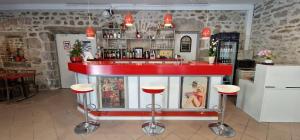 Lounge alebo bar v ubytovaní Chambres d'hôtes Les Lits des Fées