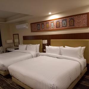 Avari Xpress Gilgit客房内的一张或多张床位
