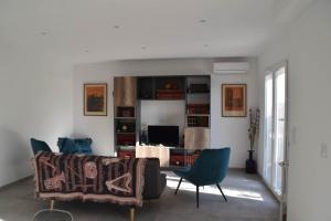 a living room with a couch and chairs at Casa di Mare in San-Martino-di-Lota