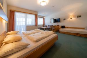 TV a/nebo společenská místnost v ubytování Hotel Tischlbergerhof