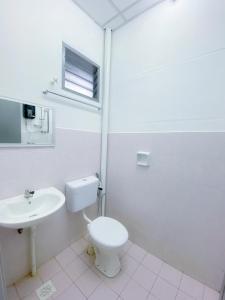 Venice Guest Hostel - Bilik Sahaja的一间浴室