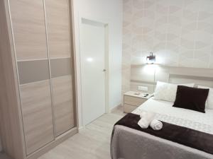 a bedroom with a bed and a walk in closet at Baixo a Lua Rooming in Sarria