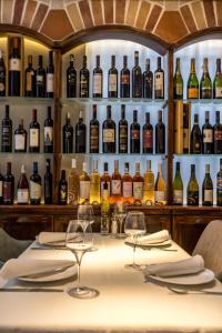 Nápoje v ubytování Leonis Restaurant & Rooms