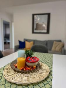 a tray of food and orange juice on a table at Modernes Apartment mit Balkon, Parkplatz und Smart Tv bis zu 10 Personen in Weinstadt