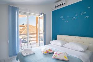 Postel nebo postele na pokoji v ubytování LaidBack Apartments
