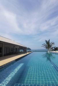 a swimming pool with a view of the ocean at Thong Nai Pan Beach Resort in Thong Nai Pan Yai