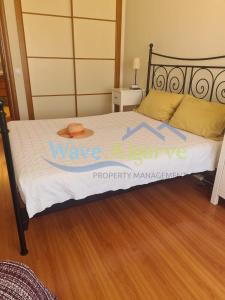 Llit o llits en una habitació de Casa Ismay in Tavira by Wave Algarve