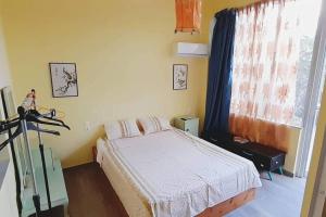A bed or beds in a room at Amethyst
