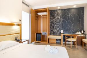 a hotel room with a bed and a desk at The Ziba Hotel & Spa in Peschiera del Garda