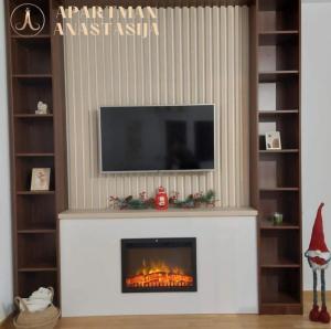 a fireplace in a living room with a television above it at Apartman Anastasija Vrnjačka Banja in Vrnjačka Banja
