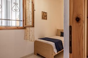 A bed or beds in a room at Lido degli Estensi Terrace Apartment