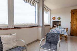 A seating area at Lido degli Estensi Terrace Apartment