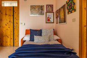 A bed or beds in a room at Lido degli Estensi Terrace Apartment